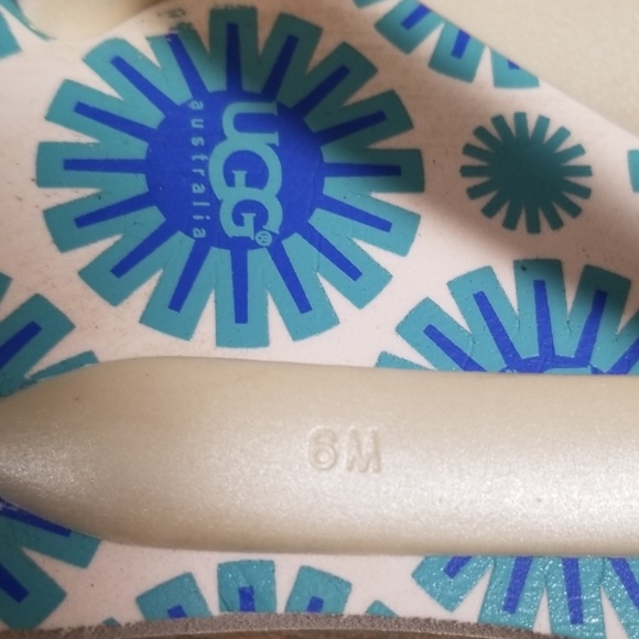 ***SOLD***Ugg Flip Flops Womens - Picture 8 of 8